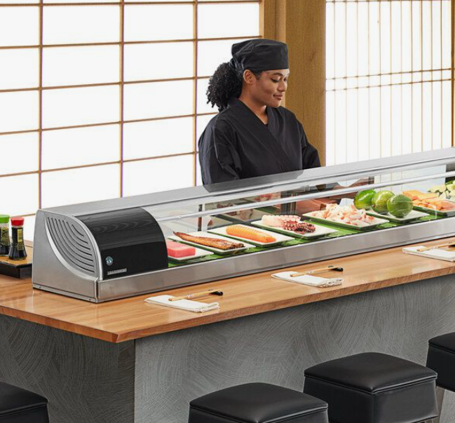 Hvordan opprettholder sushi-utstillingsskap friskheten til ingrediensene?